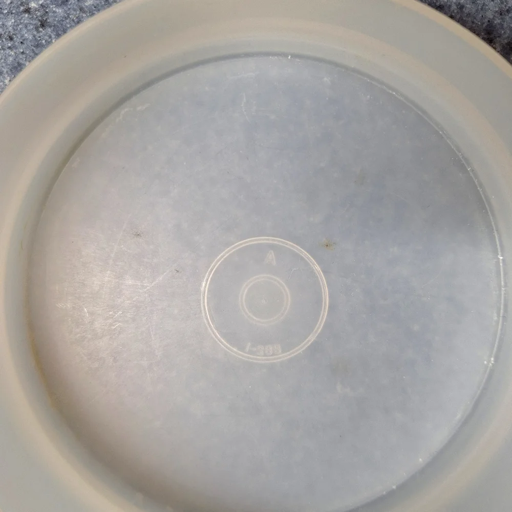 Tupperware Hamburger Patty Press & Keeper, Set of 6